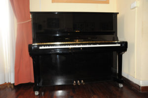 8. Pianoforte Yamaha da studio